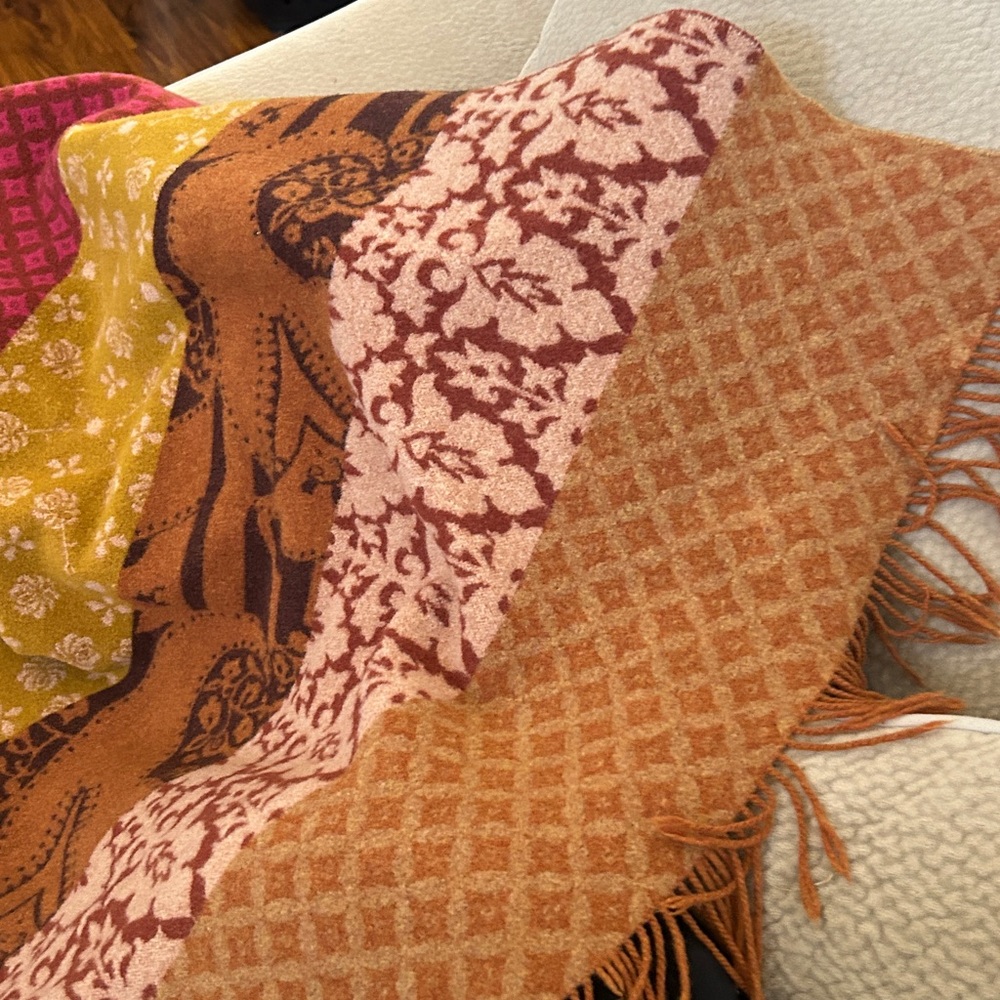 Used Cozy Multicolor Patterned Throw Blanket - Picture 5 of 8